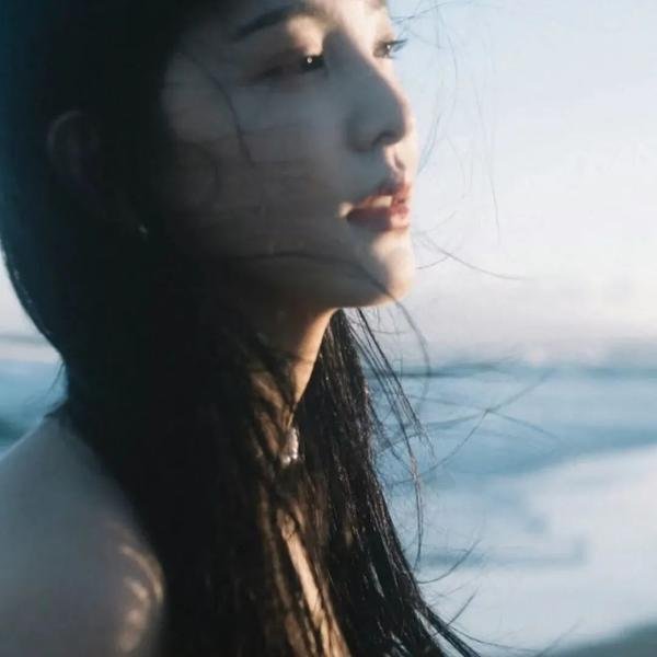 女孩向前冲